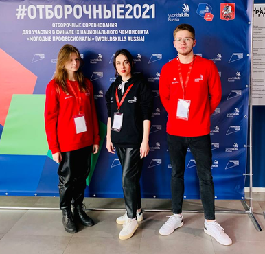 Кристина Деренгите, Дарьяна Верлен и Владимир Выбков на отборочном турнире (2021 г.)