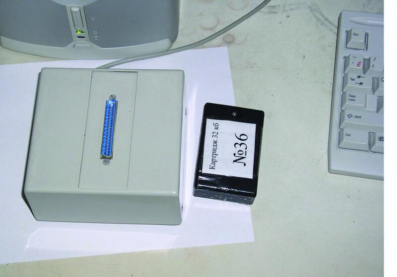 Рис. 16. Малогабаритное микропроцессорное устройство для записи УП на картридж с ПК через порт USB (разработка ДНПП, 2003 г.)