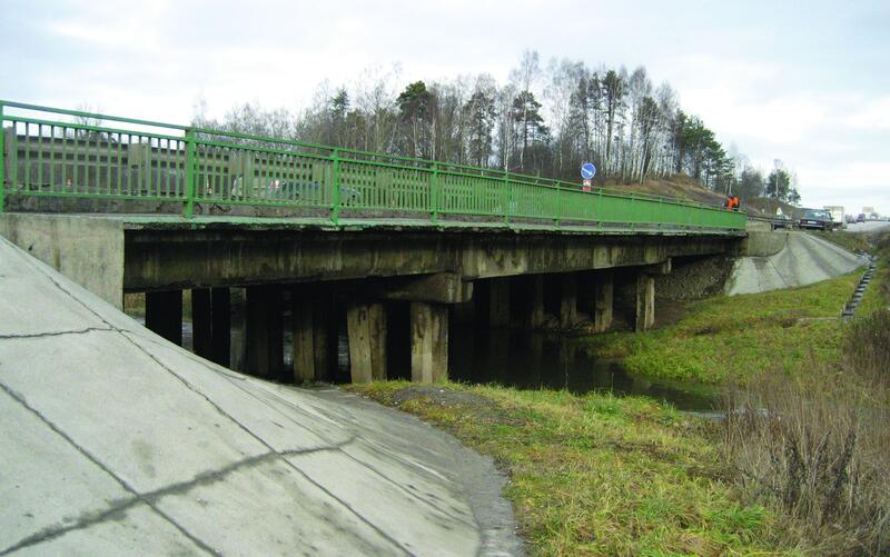 Рис. 1. Мост через реку Пажа, вид с низовой стороны до ремонта